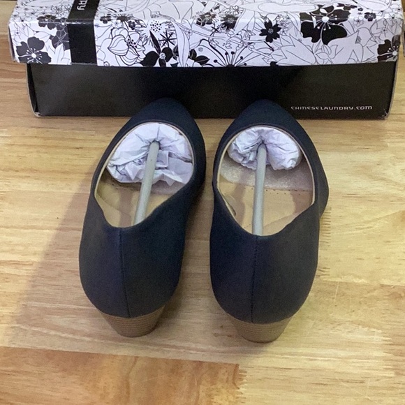 Chinese Laundry - Amazed Dress Pump - navy - size 8 - new with distressed box - Picture 8 of 11